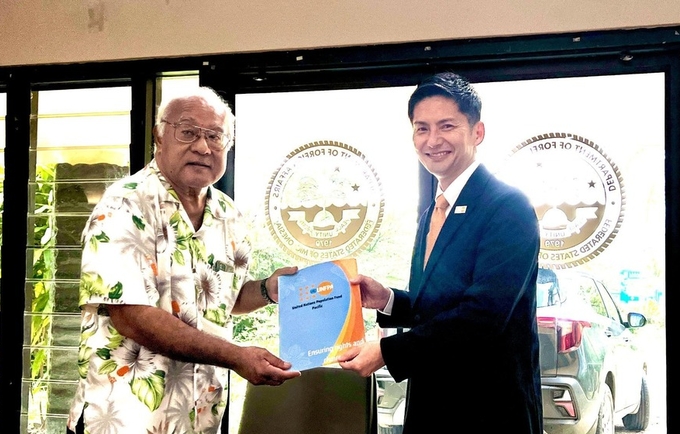  Mr. Iori Kato, UNFPA Director for the Pacific, presented a letter from the UNFPA Executive Director introducing him to the Gove